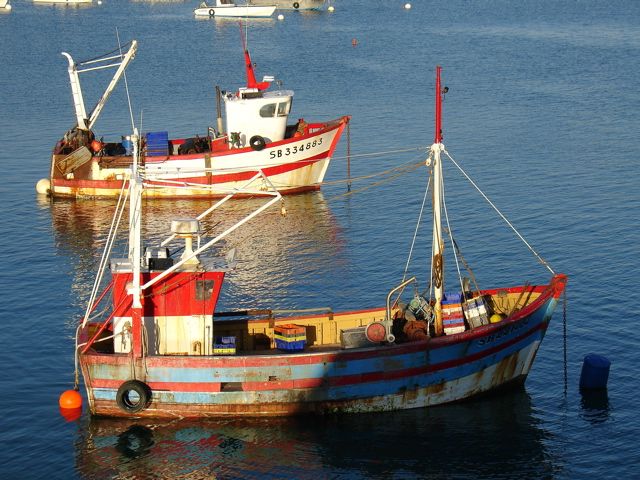 File:Fishing boats in Brittany.jpg