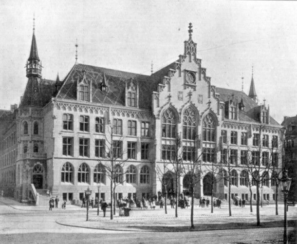 File:Handeshochschule (später Hansagymnasium) vor 1900.jpg