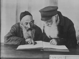 File:Kac 1924-10-19 Pinsk jews reading mishnah.jpg