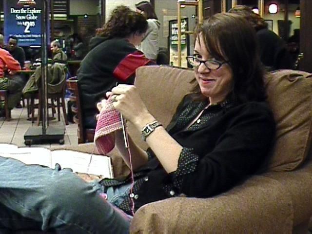 File:Knitting cathi 2.jpg