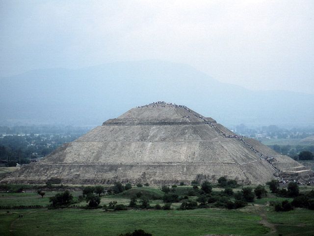 File:Piramidedelsolteotihuacan.JPG