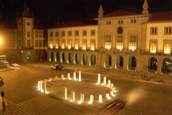 File:Praça do Município à noite.jpg