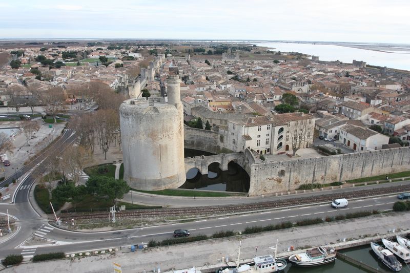 File:Aigues mortes, tour de Constance.jpg