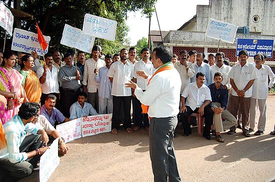 File:Bajrang Dal Aloysius.jpg