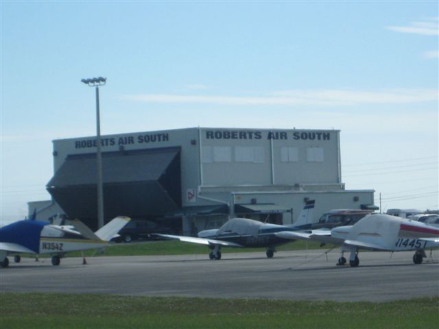 File:FBO- Roberts Air South, Inc.jpg