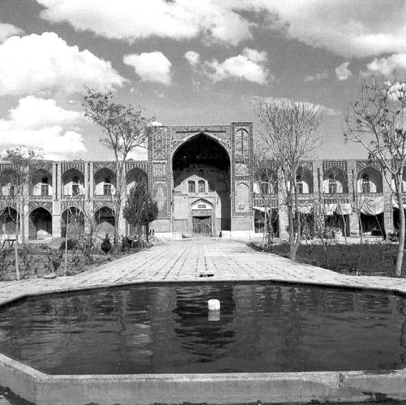 File:Ganjali Khan caravanserai.jpg