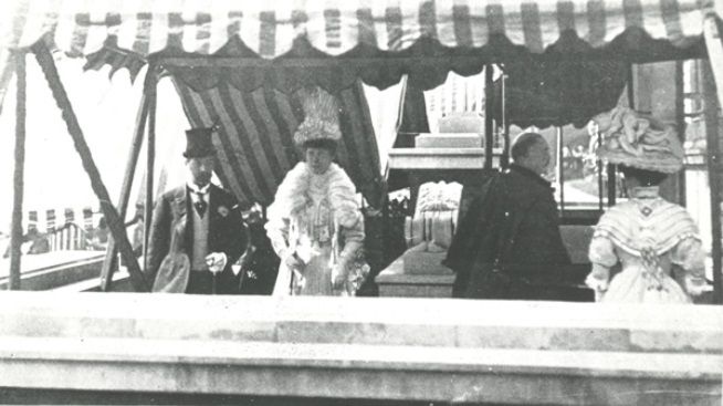 File:Opening of Stockport Town Hall 1908.jpg