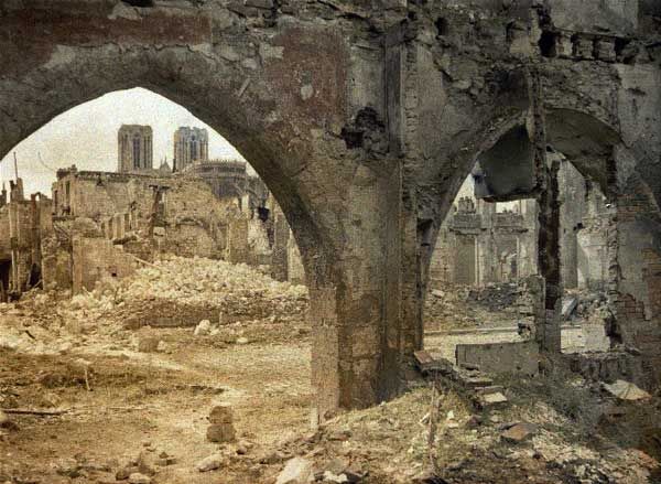 File:Reims en ruines 1917.jpg