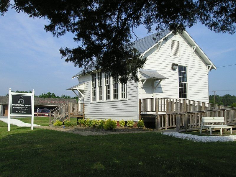 File:Smithfield schoolhouse museum.JPG