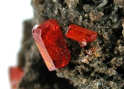 File:Vanadinite-158386.jpg