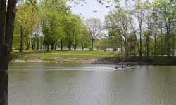 File:Boating on Sullivan Lake (Sullivan County, Indiana).jpg