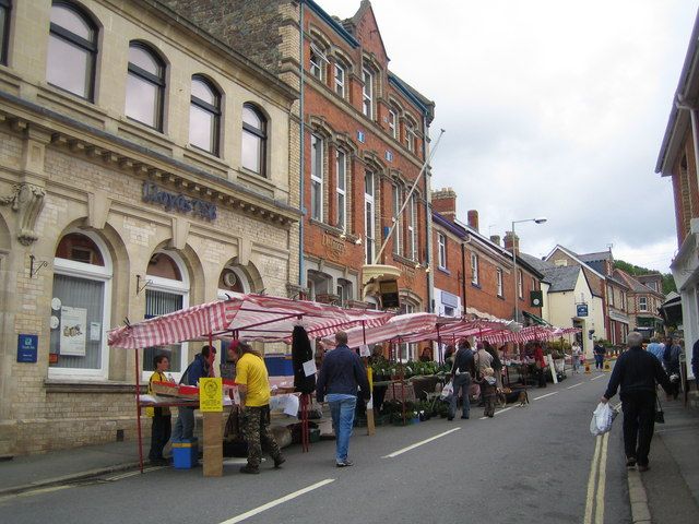 File:Bovey Tracey Fore Street.jpg