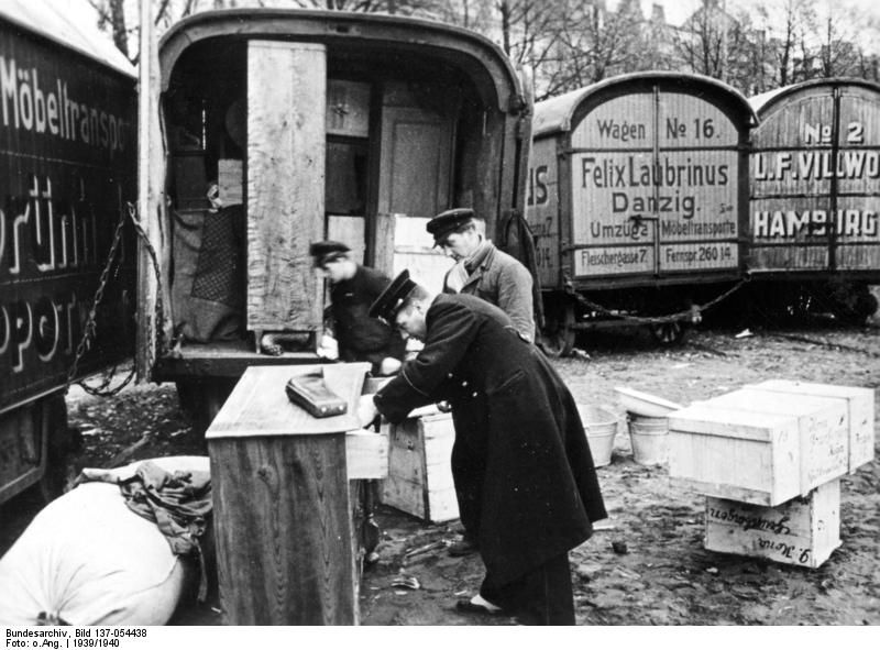 File:Bundesarchiv Bild 137-054438, Lettland, Baltenumsiedlung.jpg