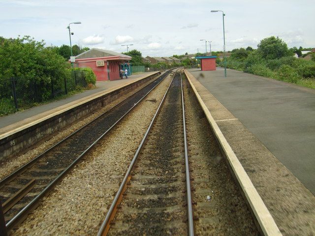 File:Cadoxton railway station in 2008.jpg