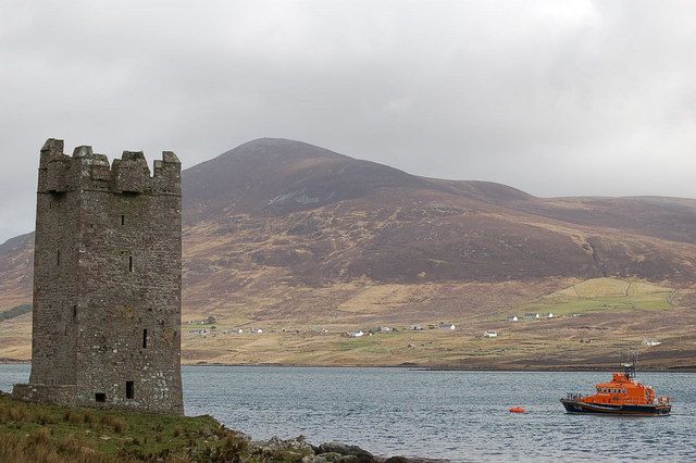 File:Carrickkildavnet Castle.jpg