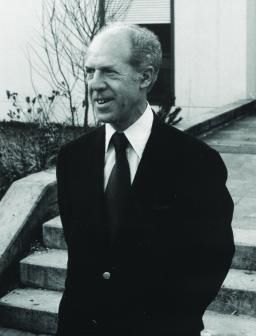 File:Debreu, Gérard (1921-2004) (cropped).jpeg