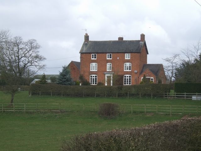 File:Farmhouse - geograph.org.uk - 1777113.jpg