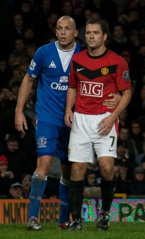 File:Michael Owen Johnny Heitinga cropped.jpg