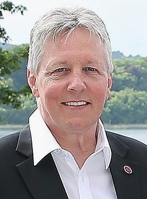 File:Peter Robinson 2013 (cropped).jpg