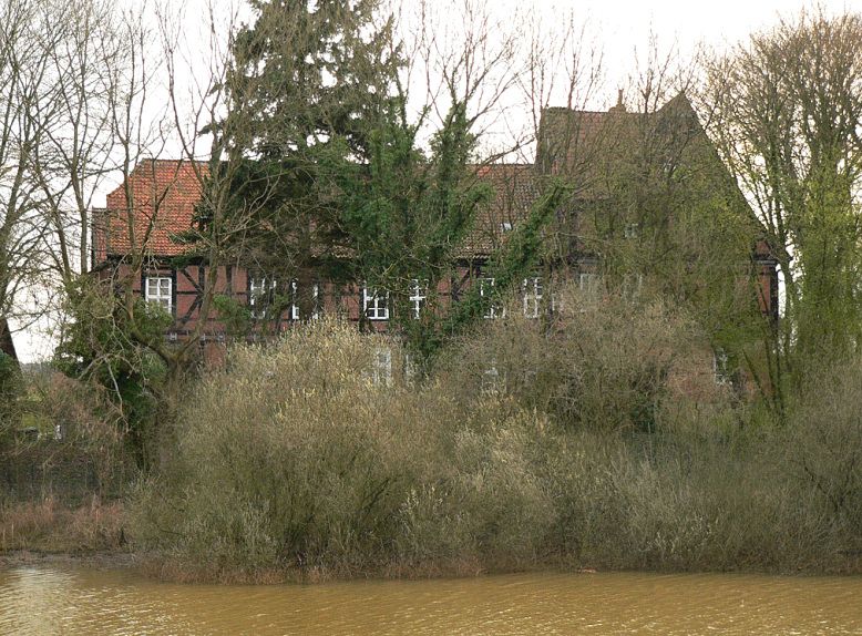 File:Schloss Ahlden Leinearm.jpg