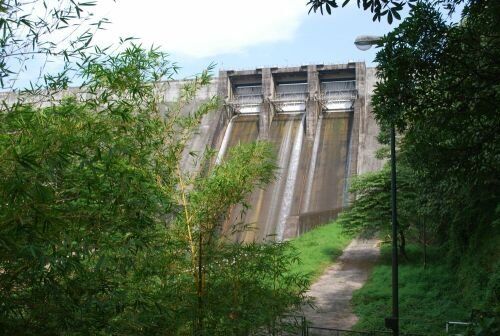 File:Thenmala dam.jpg