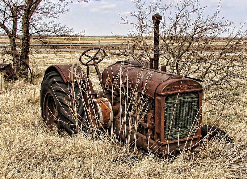 File:Tractor in field.jpg