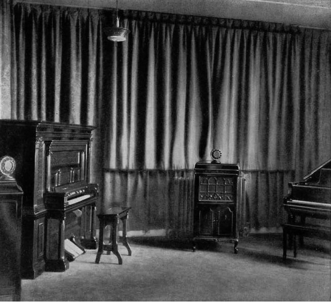 File:WMAF radio studio (1923).jpg