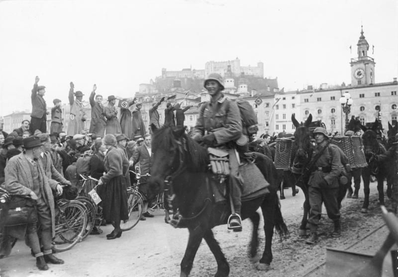 File:Bundesarchiv Bild 146-1985-083-16, Anschluss Österreich, Salzburg.jpg