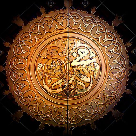 File:Dark vignette Al-Masjid AL-Nabawi Door800x600x300 (cropped).jpg