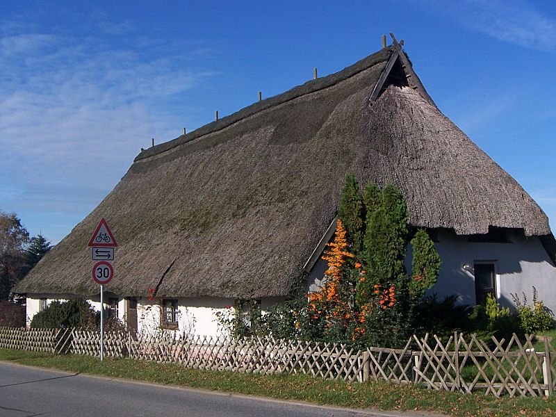 File:Pepelow Bauernhaus.JPG