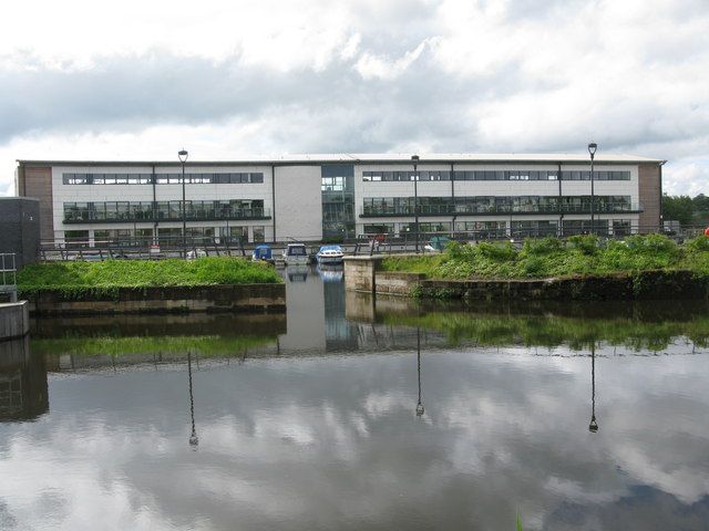 File:Southbank Marina - geograph.org.uk - 3036373.jpg