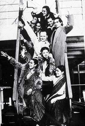 File:Uday Shankar Ballet Troupe, ca (1935-37).jpg