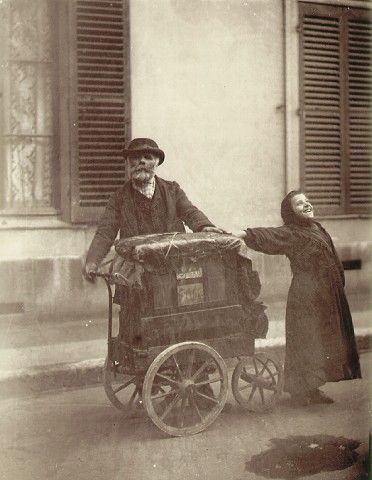 File:Atget organ grinder.jpg