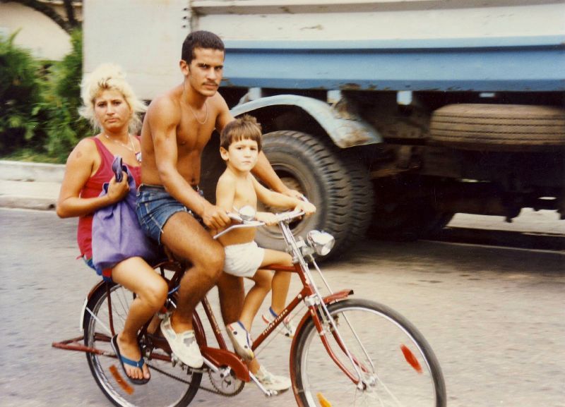 File:Bicicleta de Tres Cuba.jpg