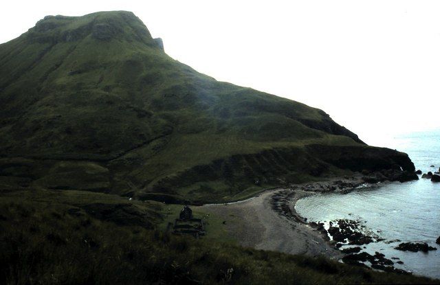 File:Bloodstone Hill - geograph.org.uk - 1069130.jpg