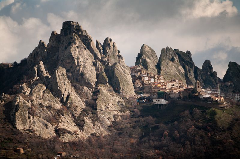 File:Dolomiti lucane e Pietrapertosa.jpg