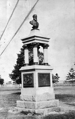 File:Explorers' Monument.jpg