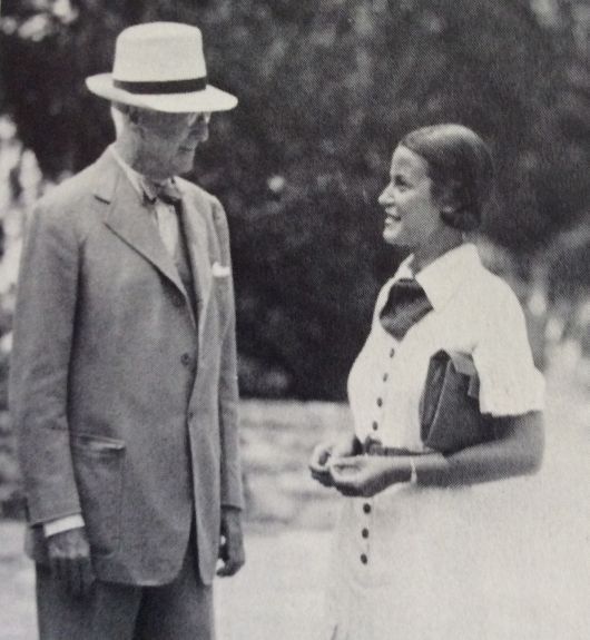 File:Helen Lawrenson with Bernard Baruch.jpg