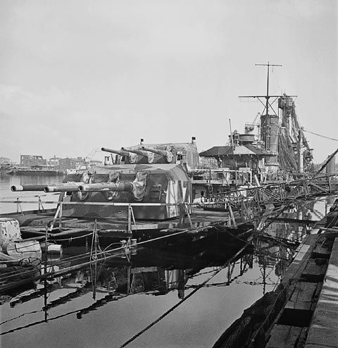 File:Köln 1945 a155038.jpg