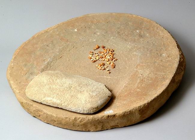 File:Metate mano corn NPS.jpg