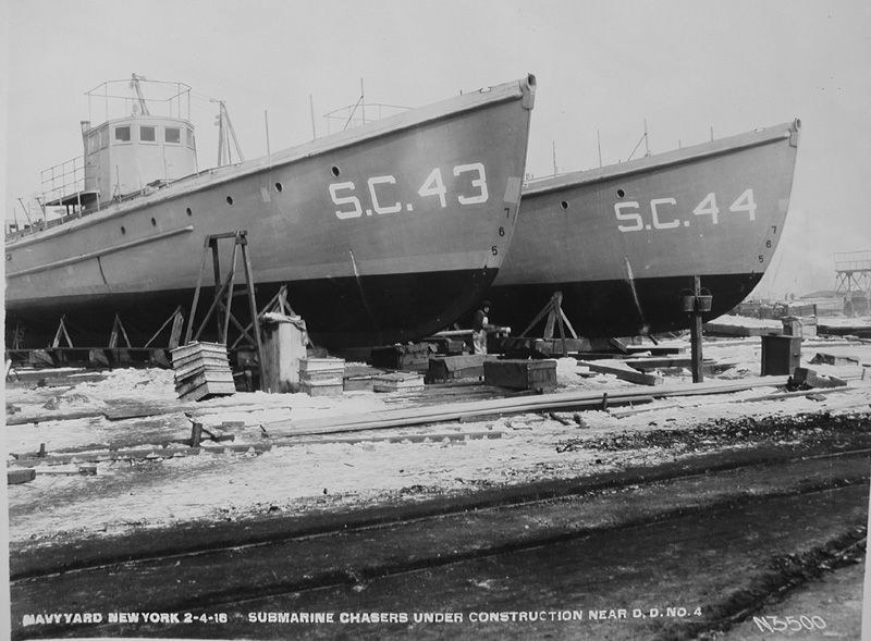 File:USS SC-43 and USS SC-44 under construction.jpg