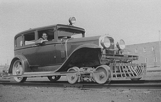 File:Auto on railroad tracks01.jpg