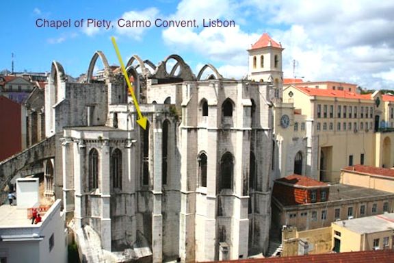 File:Chapel of Piety Carmo Lisbon.jpg