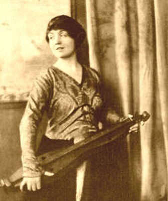 File:Dulcimer1917vogue.jpg