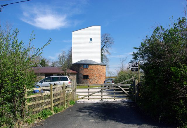 File:Harebeating Mill - geograph.org.uk - 393433.jpg