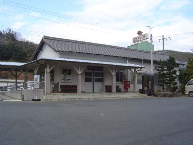 File:JRC chuo main line Kamado station 01.jpg