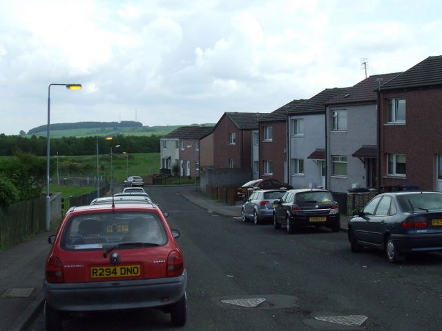 File:Pladda Avenue - geograph.org.uk - 843535.jpg