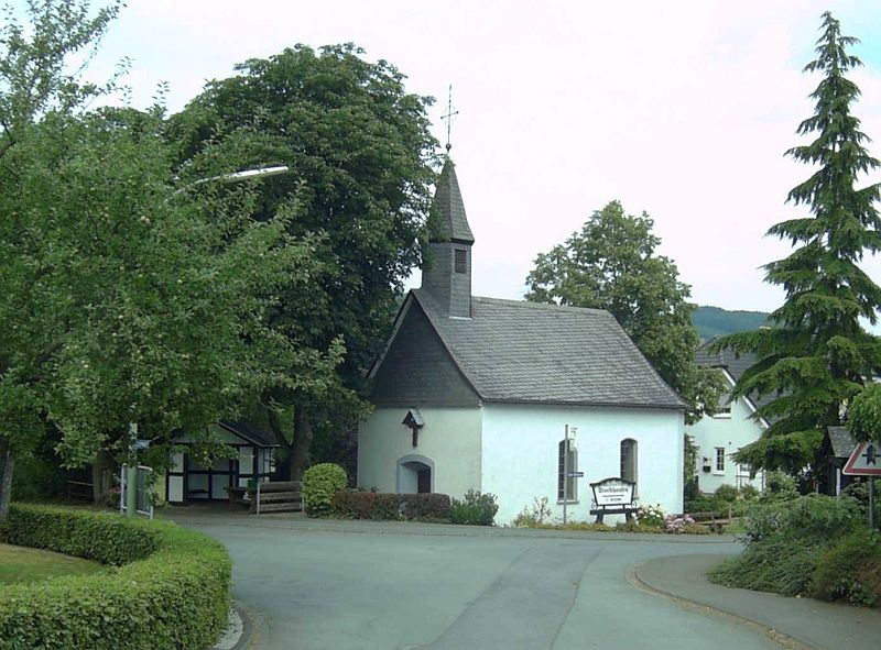 File:Sellinghausen Kapelle.jpg