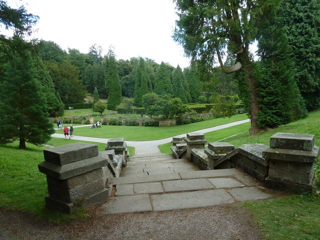 File:Steps to Maze, Chatsworth.jpg