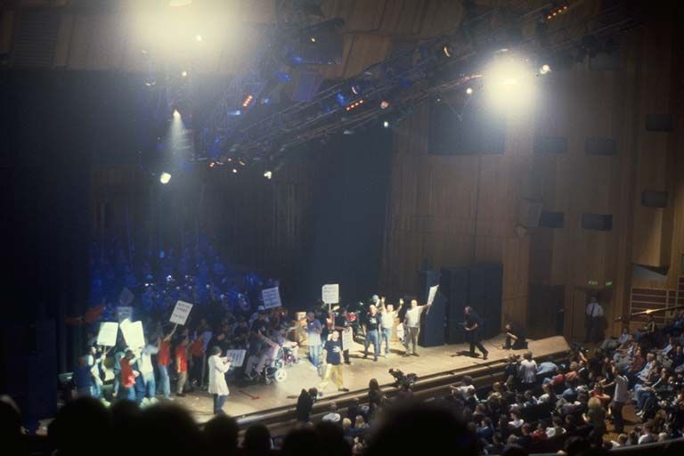 File:2K Barbican performance (Fuck the Millennium).jpg